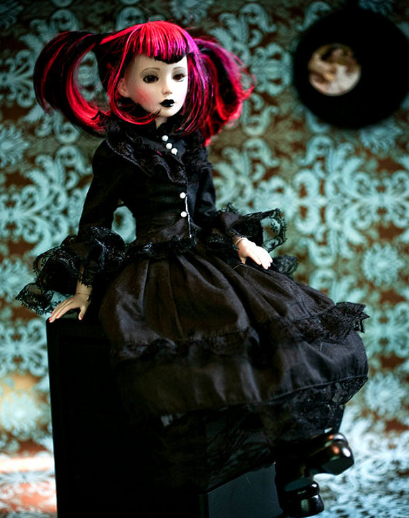 delilah noir dark collectible doll