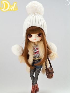 dal 6 collectible doll