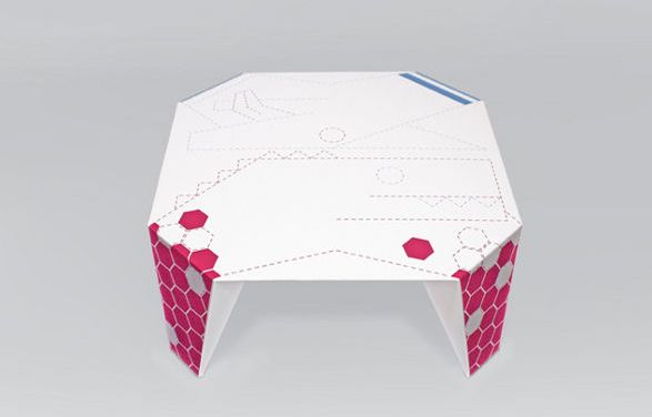 make me up table for kids to draw on