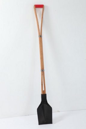 modern shovel designed by itay laniado